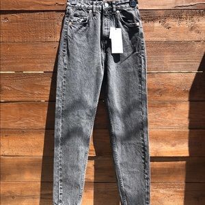 ZARA: MOM FIT JEANS